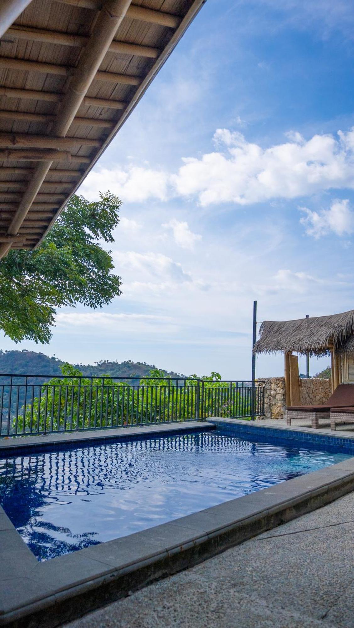 Elang Hillside Bamboo Villas 纳闽巴霍 外观 照片