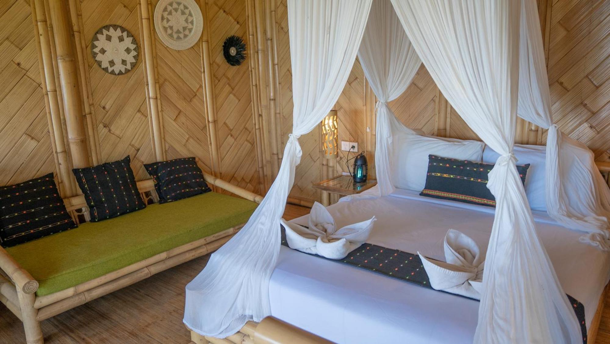 Elang Hillside Bamboo Villas 纳闽巴霍 外观 照片