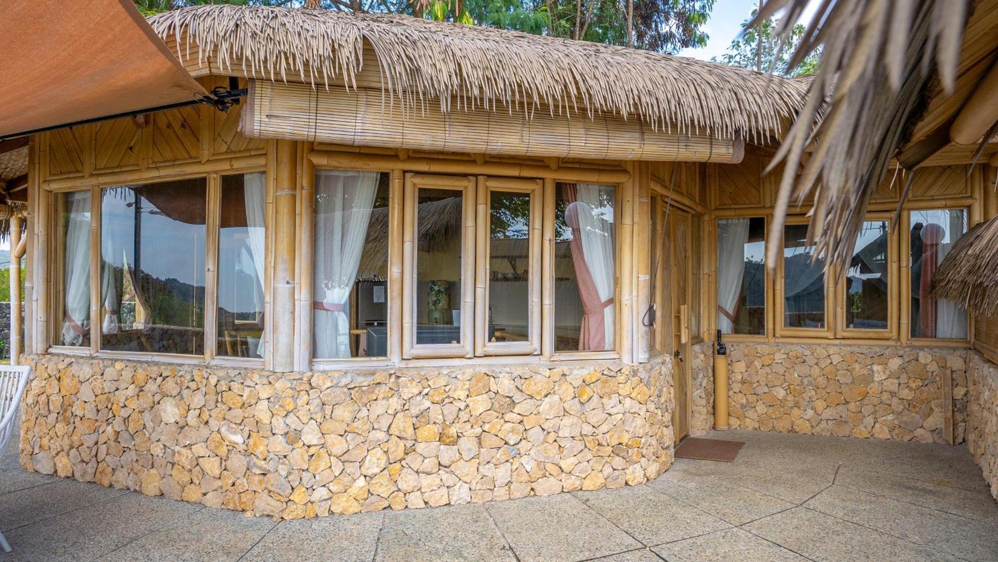Elang Hillside Bamboo Villas 纳闽巴霍 外观 照片