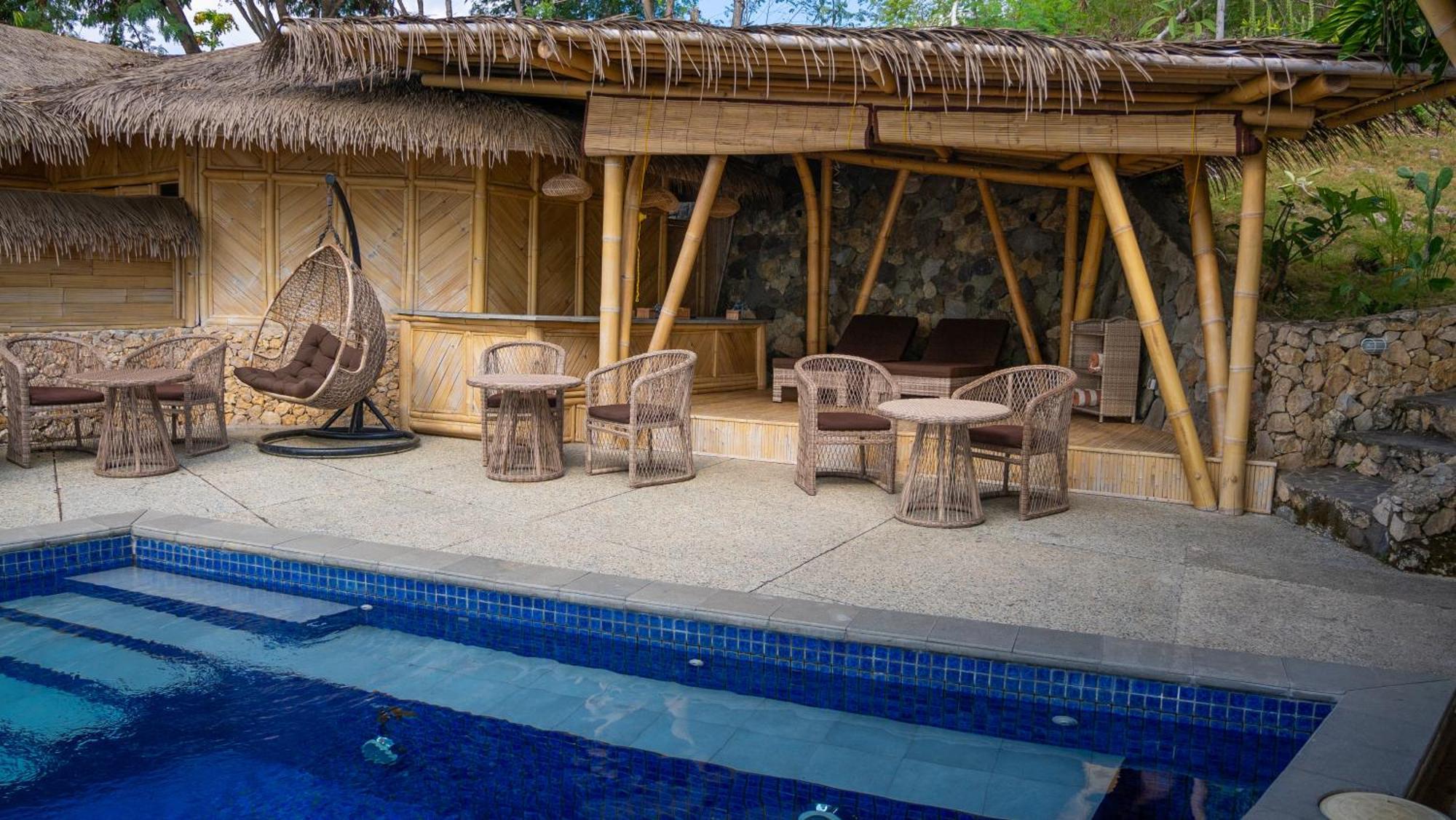 Elang Hillside Bamboo Villas 纳闽巴霍 外观 照片