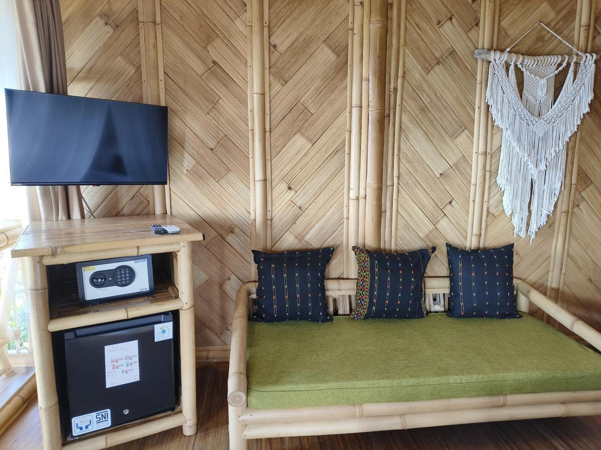 Elang Hillside Bamboo Villas 纳闽巴霍 外观 照片